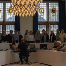 Zingen in de Raadszaal van het Oude Stadhuis